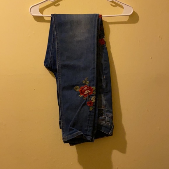 Express Jeans with Embroidered Flowers - Picture 2 of 6